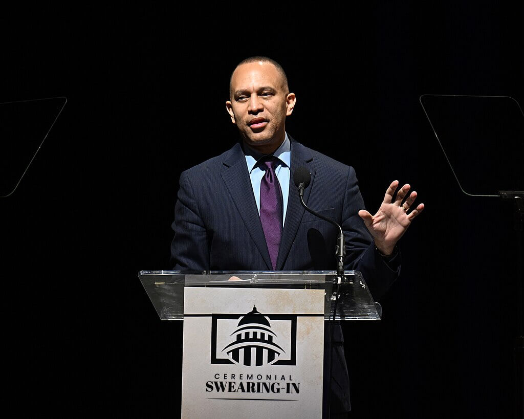 House Minority Leader Jeffries Targets ICE Agents' Anonymity Amid Threats