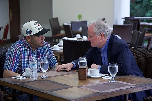 Van Hollen Meets Deported MS‑13 Member in El Salvador After Prison Visit Blocked